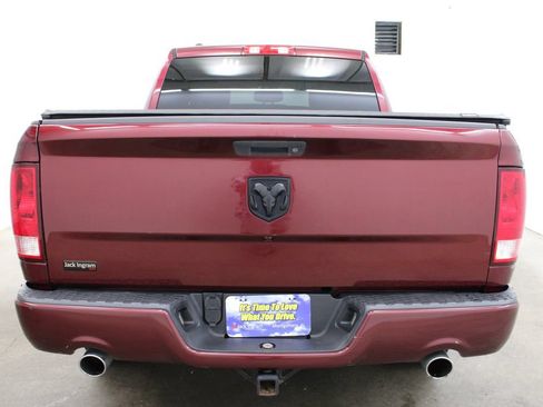 Used 2017 RAM 1500 Express w/ Express Value Package RWD image 4