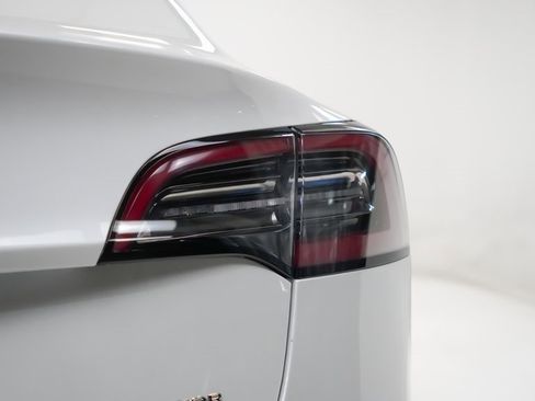 Used 2021 Tesla Model 3 Long Range image 12