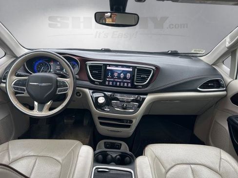 Used 2020 Chrysler Pacifica Limited image 3