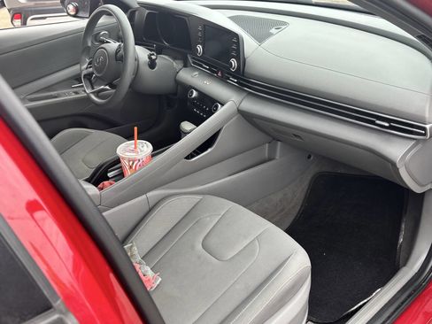 Used 2021 Hyundai Elantra SEL FWD image 11