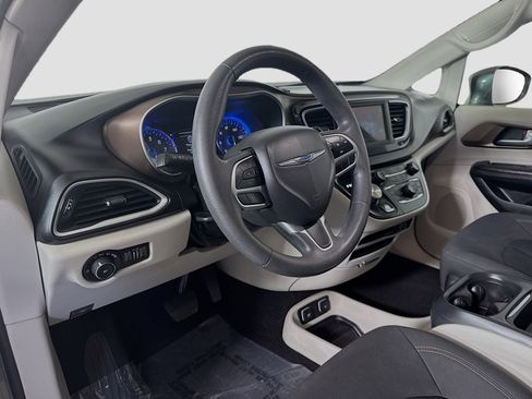 Used 2018 Chrysler Pacifica Touring Plus w/ Tire & Wheel Group image 23