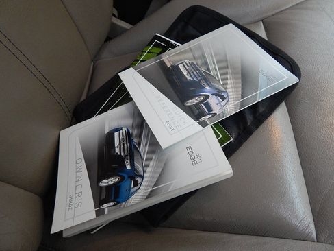 Used 2011 Ford Edge Limited image 22