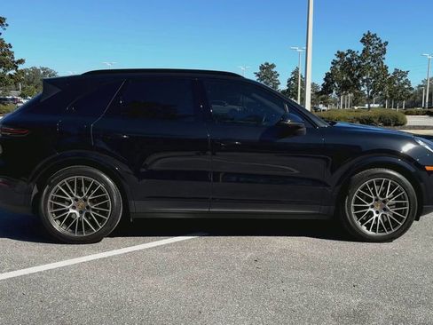 Used 2023 Porsche Cayenne Platinum Edition image 9