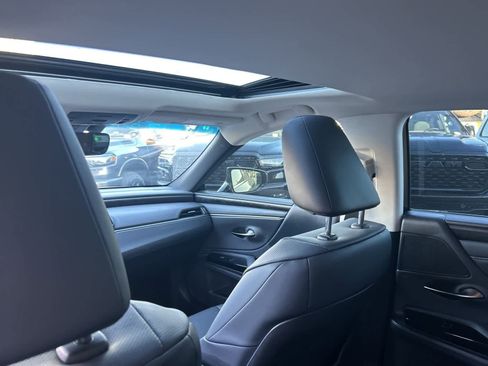 Used 2025 Lexus ES 300h w/ Premium Package image 25