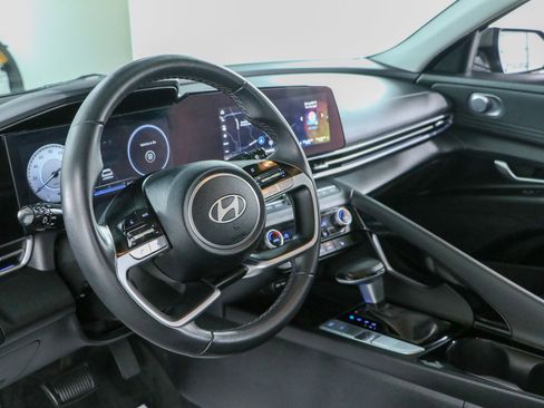 Used 2024 Hyundai Elantra SEL w/ Convenience Package FWD image 23