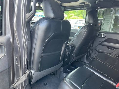 Used 2018 Jeep Wrangler Unlimited Sahara w/ Dual Top Group AWD/4WD image 24
