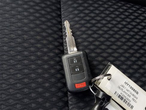 Used 2017 Mitsubishi Outlander ES image 26