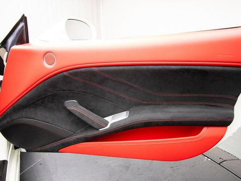 Used 2016 Ferrari California T RWD image 43