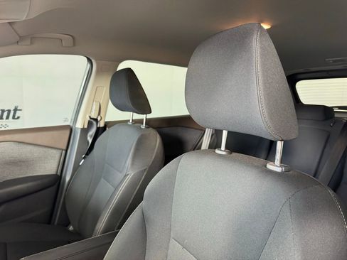 Used 2023 Nissan Rogue S image 3