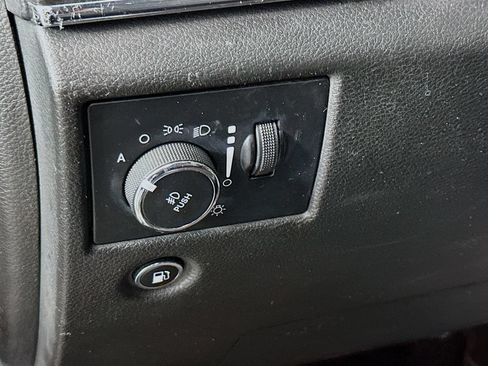 Used 2018 Jeep Grand Cherokee Limited AWD/4WD image 10
