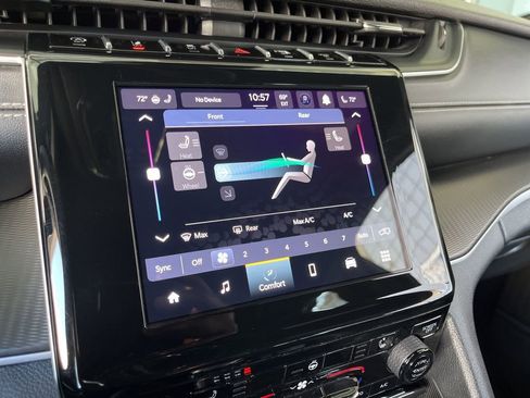 Used 2024 Jeep Grand Cherokee L Laredo image 32