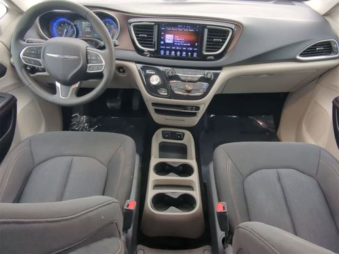 Used 2017 Chrysler Pacifica Touring image 22