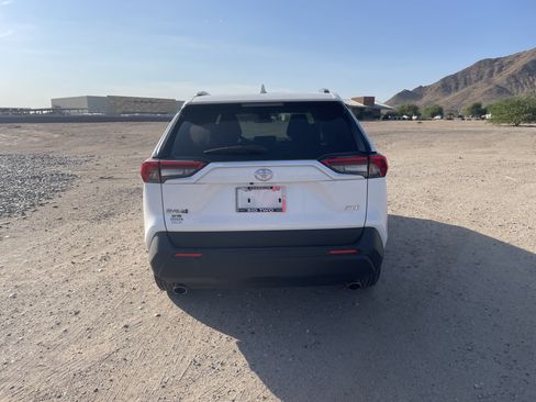 Used 2025 Toyota RAV4 XLE w/ Convenience Package FWD image 4