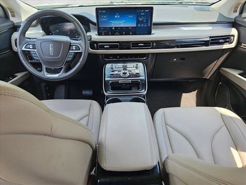 Used 2023 Lincoln Nautilus FWD image 16