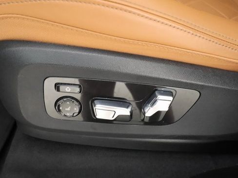 Used 2024 BMW X5 xDrive50e image 10