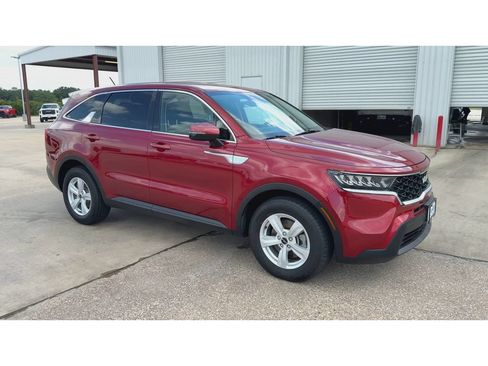 Used 2022 Kia Sorento LX FWD image 2