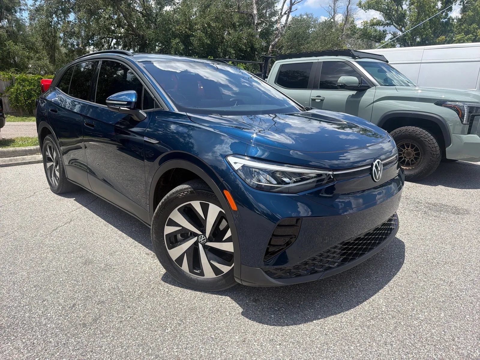 Used 2023 Volkswagen ID.4 Pro AWD/4WD image 6