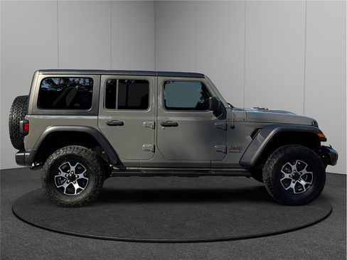 Used 2023 Jeep Wrangler Unlimited Rubicon w/ Cold Weather Group AWD/4WD image 10