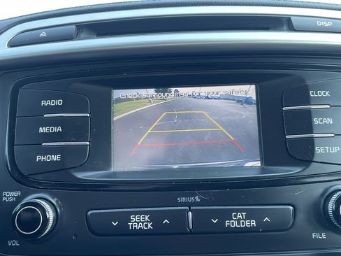 Used 2017 Kia Sorento AWD image 13