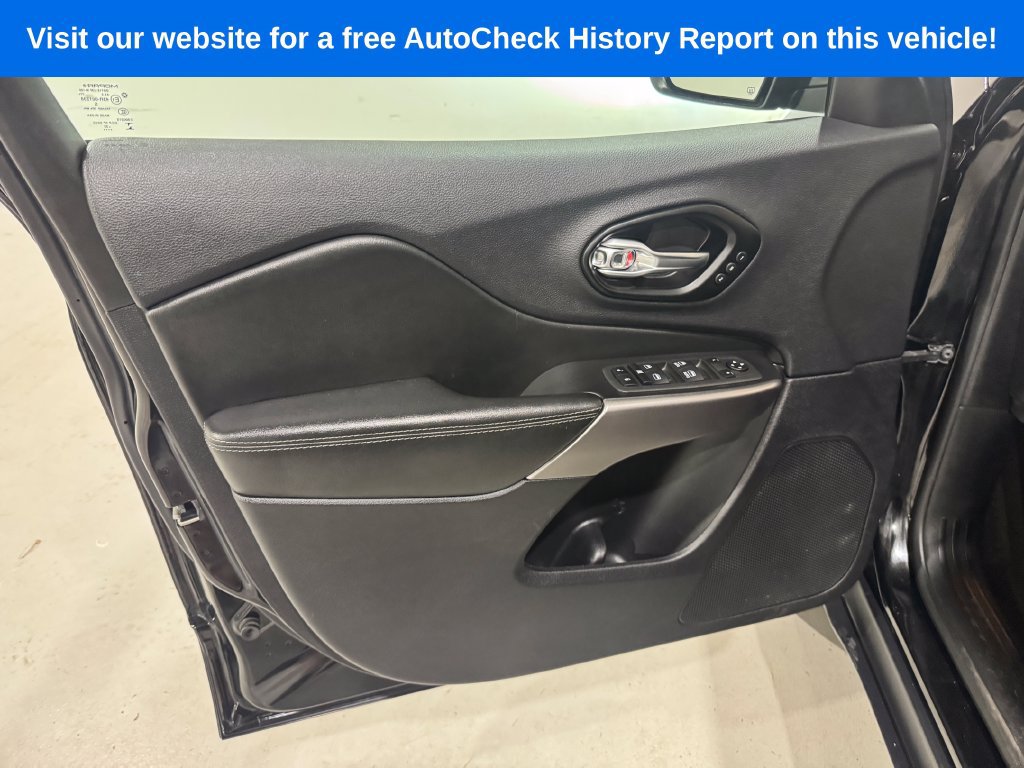 Used 2022 Jeep Cherokee Limited AWD/4WD image 16