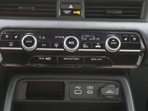 Used 2025 Honda Pilot Black Edition image 21