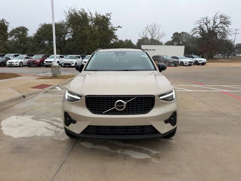 New 2026 Volvo XC40 B5 Ultra w/ Protection Package Premier image 6