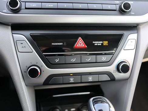 Used 2018 Hyundai Elantra SE image 22