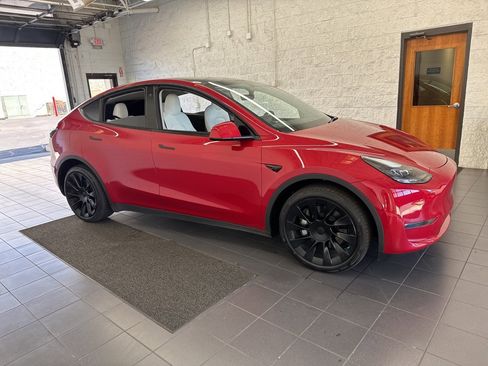 Used 2022 Tesla Model Y Long Range image 1