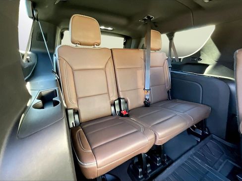 Used 2024 Chevrolet Suburban High Country image 25