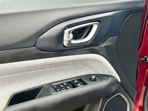 Certified 2022 Jeep Compass 4WD image 17