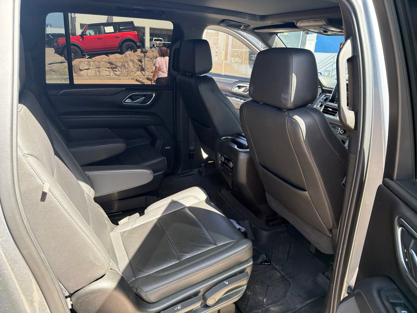 Used 2021 Chevrolet Suburban Z71 w/ Z71 Off-Road Package AWD/4WD image 17