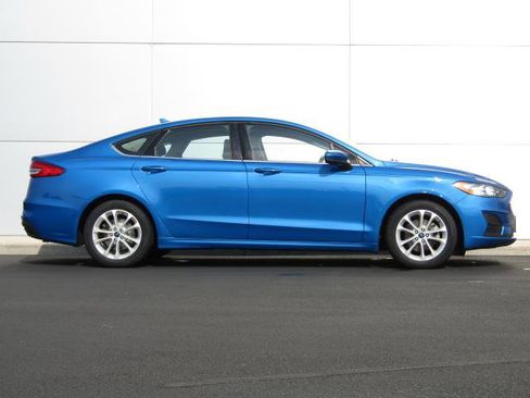 Used 2020 Ford Fusion SE image 3