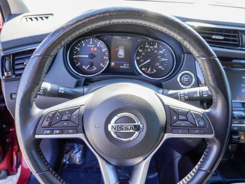 Used 2022 Nissan Rogue Sport SV w/ Technology Package image 13