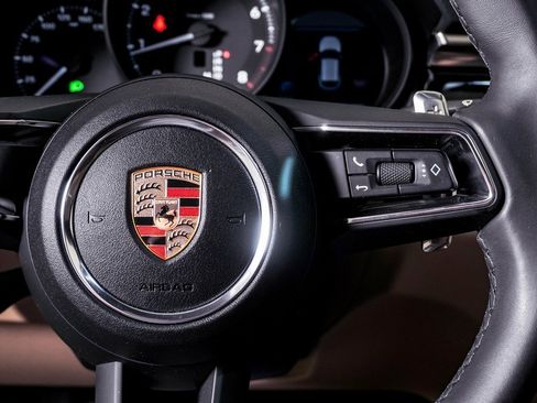 Certified 2025 Porsche Macan image 19