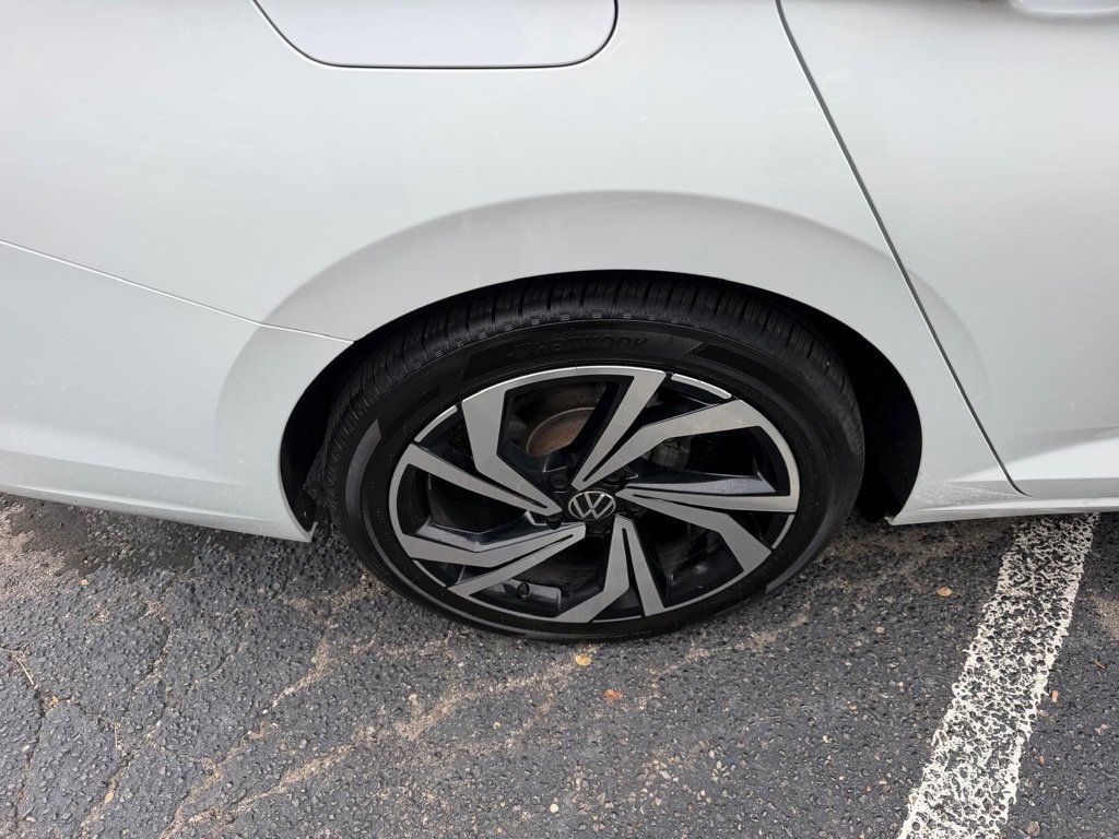 Used 2025 Volkswagen Jetta SEL FWD image 32
