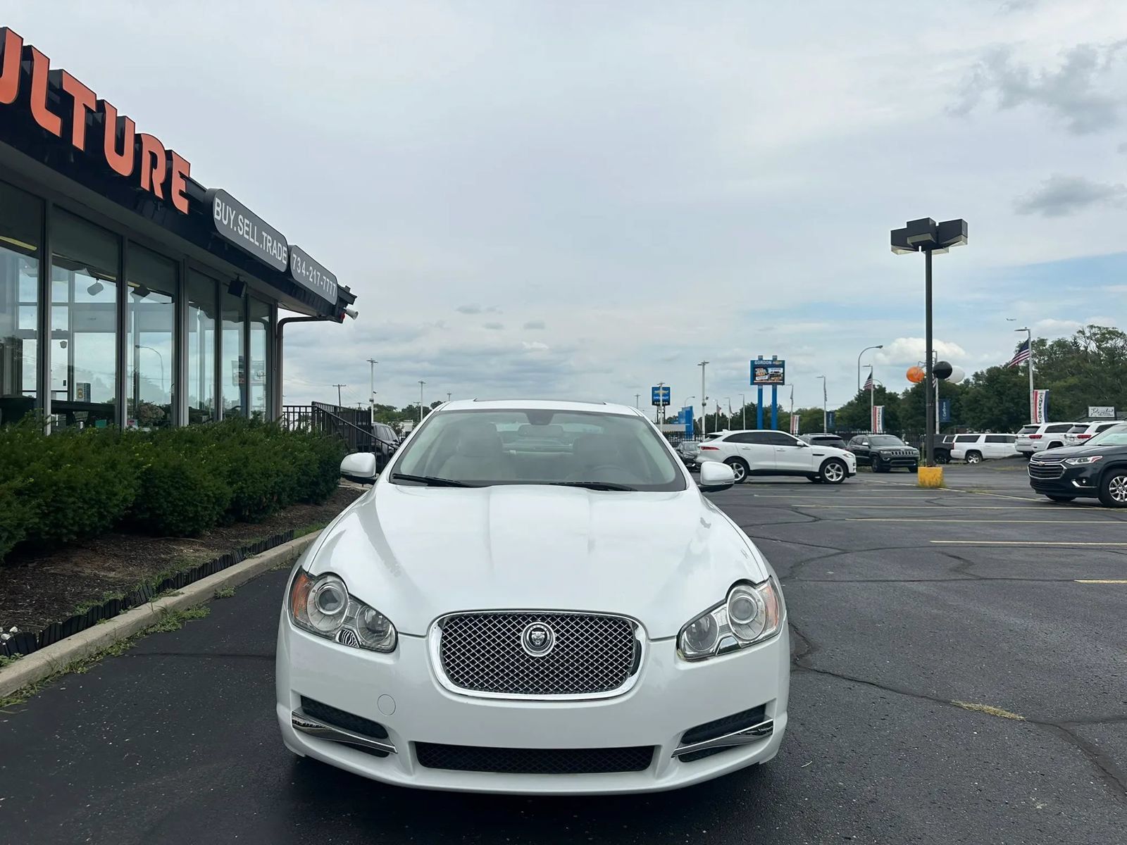 Used 2011 Jaguar XF RWD image 2