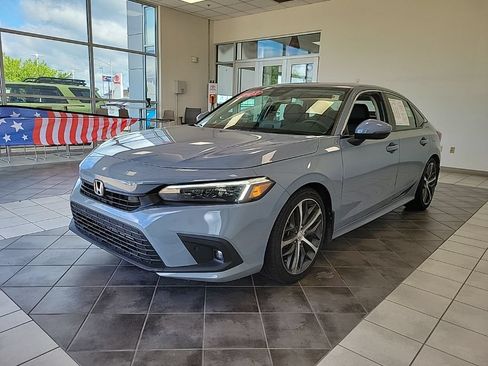 Used 2023 Honda Civic Touring image 2