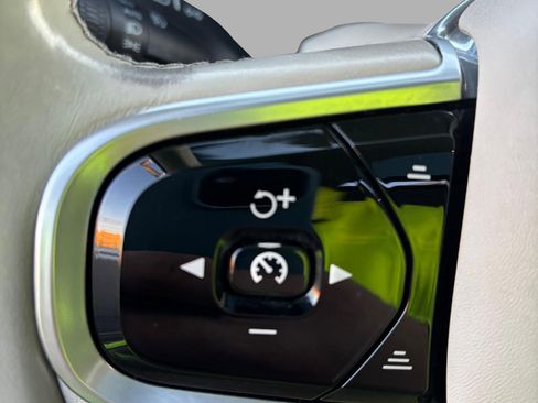 Used 2017 Volvo S90 T6 Inscription w/ Vision Package image 19