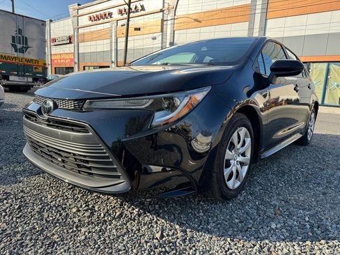 Used 2025 Toyota Corolla LE image 1