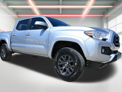 Used 2023 Toyota Tacoma SR5 RWD image 4