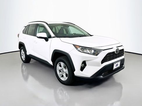 Used 2021 Toyota RAV4 XLE image 3