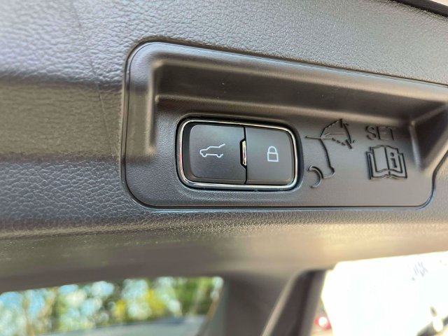 Certified 2024 Ford Explorer XLT w/ Equipment Group 202A RWD image 21