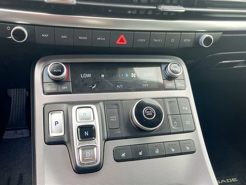 Used 2024 Hyundai Palisade Calligraphy image 16