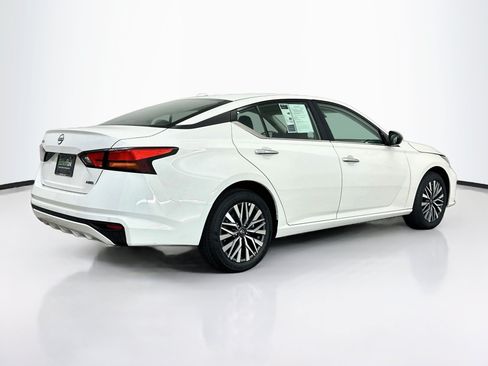 Used 2025 Nissan Altima 2.5 SV AWD/4WD image 9