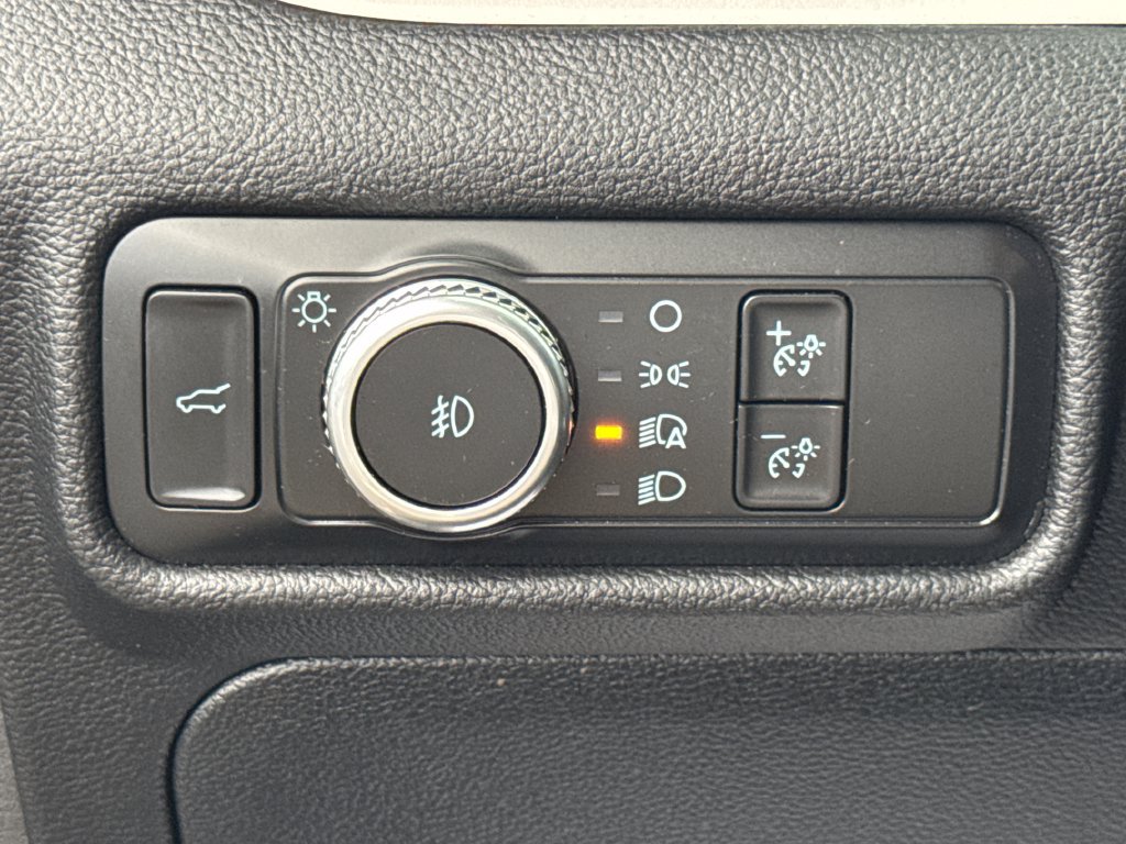 Used 2021 Ford Explorer XLT w/ Equipment Group 202A AWD/4WD image 31