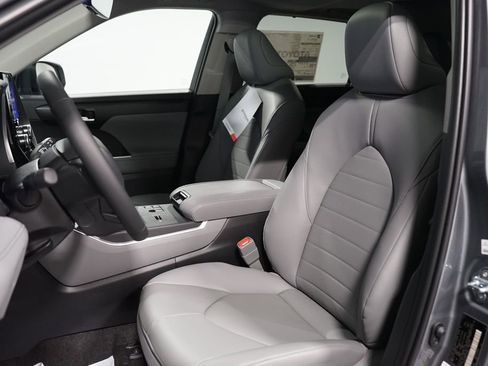 New 2026 Toyota Highlander XLE image 27