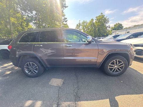 Used 2017 Jeep Grand Cherokee Limited AWD/4WD image 9