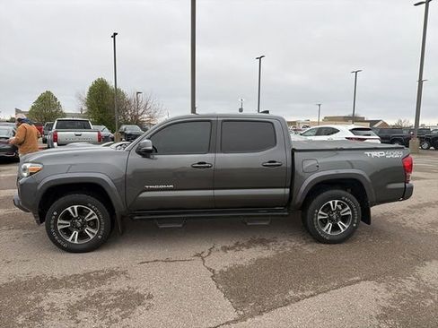 Used 2017 Toyota Tacoma TRD Sport w/ Premium & Technology Package image 3