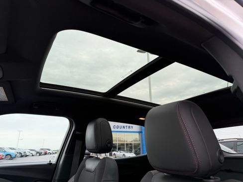 Used 2021 Chevrolet TrailBlazer RS w/ Sun and Liftgate Package AWD/4WD image 18