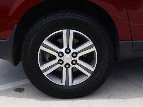 Used 2017 Chevrolet Traverse LT w/ Traveler's Package FWD image 9